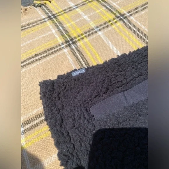 NWT LA Lakers X Antigua Lightweight Black Sherpa Zip Front Vest with Pockets - Picture 6 of 7